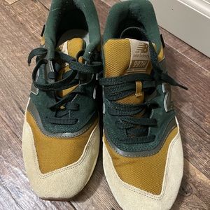 New balance tennis shoes